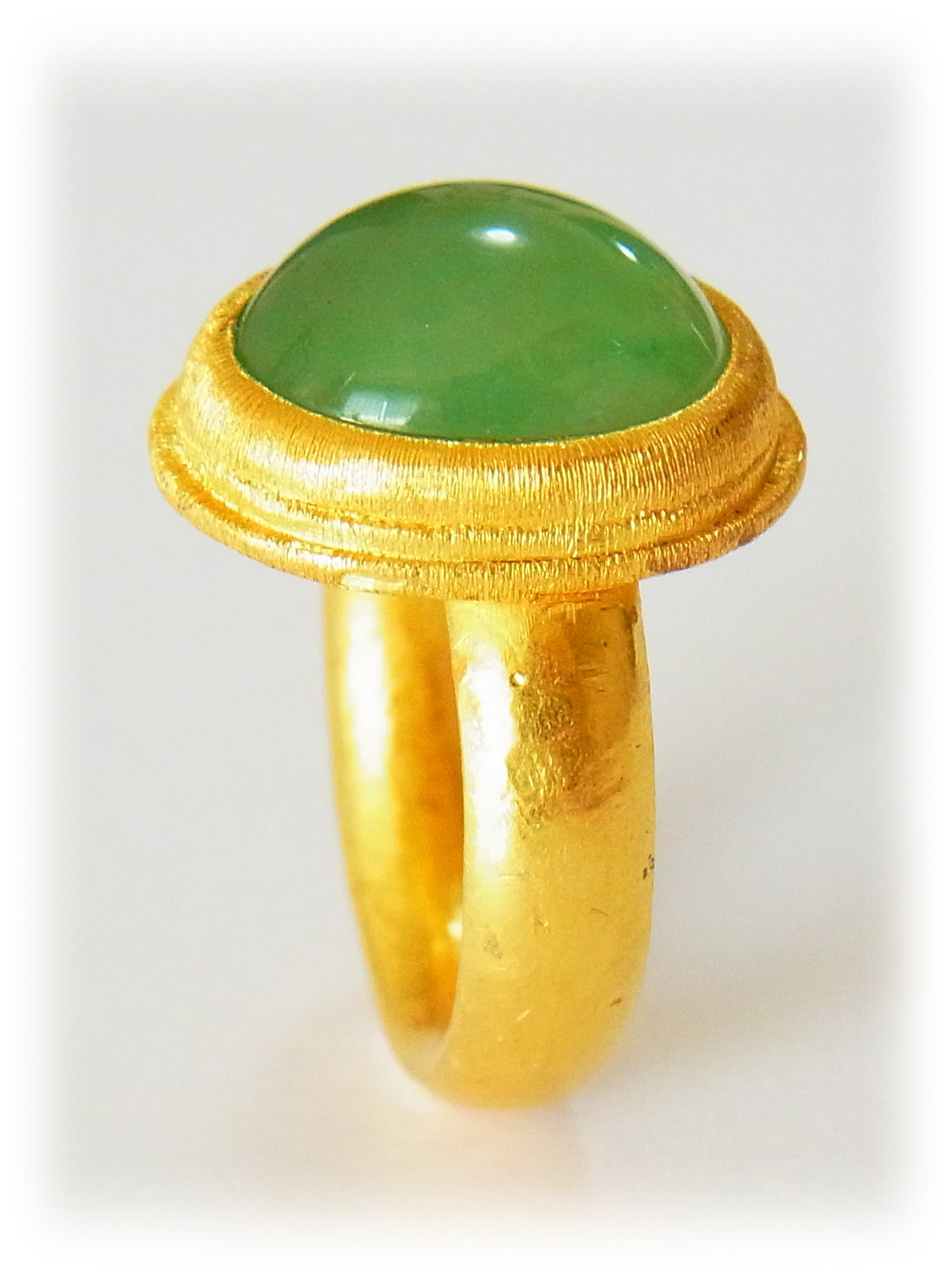 Apple green Jadeite Gold ring (Vertical)