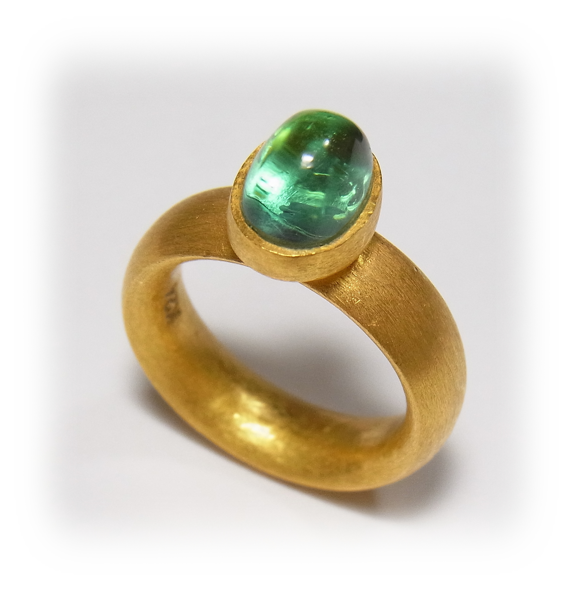 Oval-cabochon Emerald Gold Ring (Top)