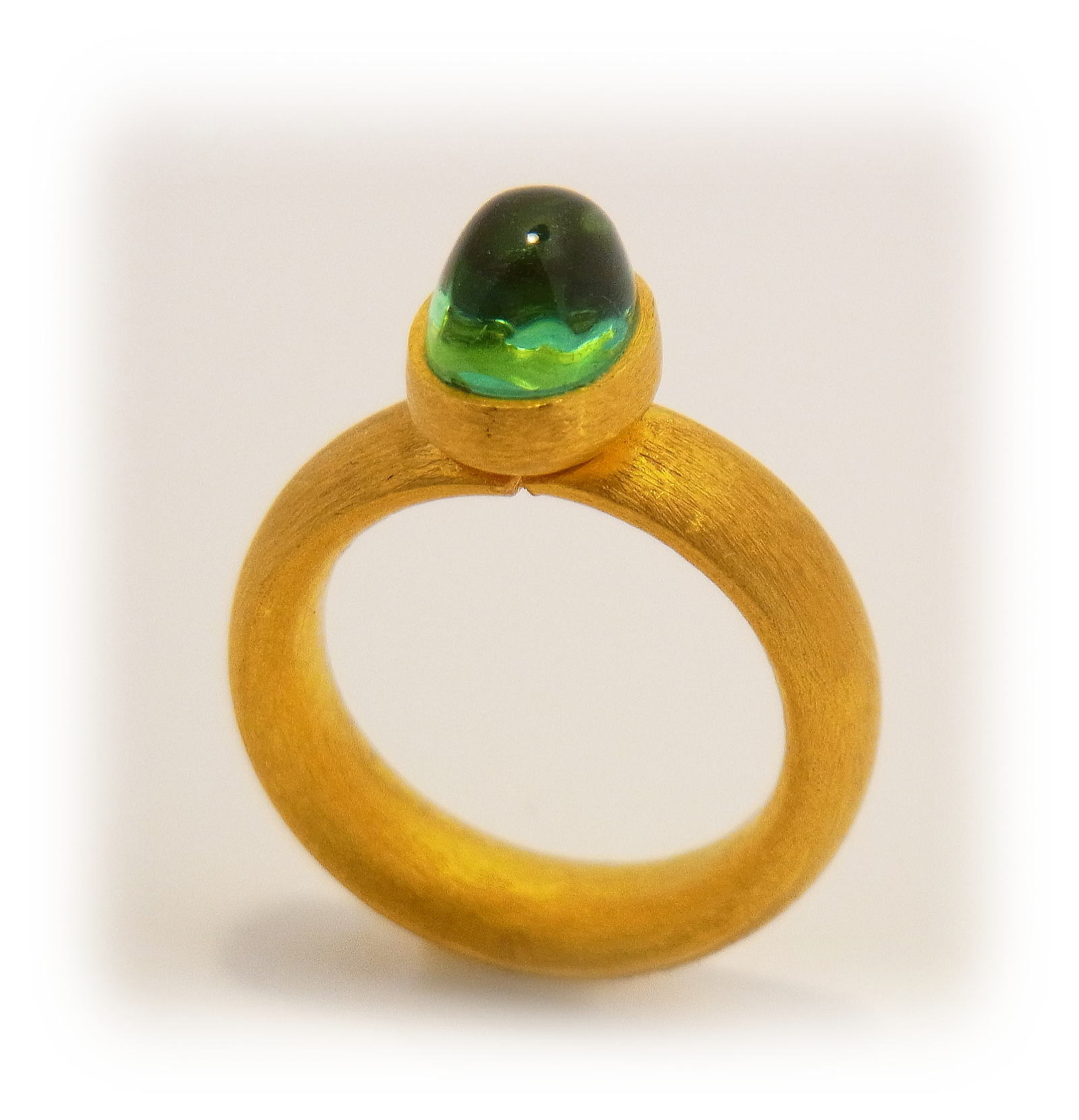 Oval-cabochon Emerald Gold ring