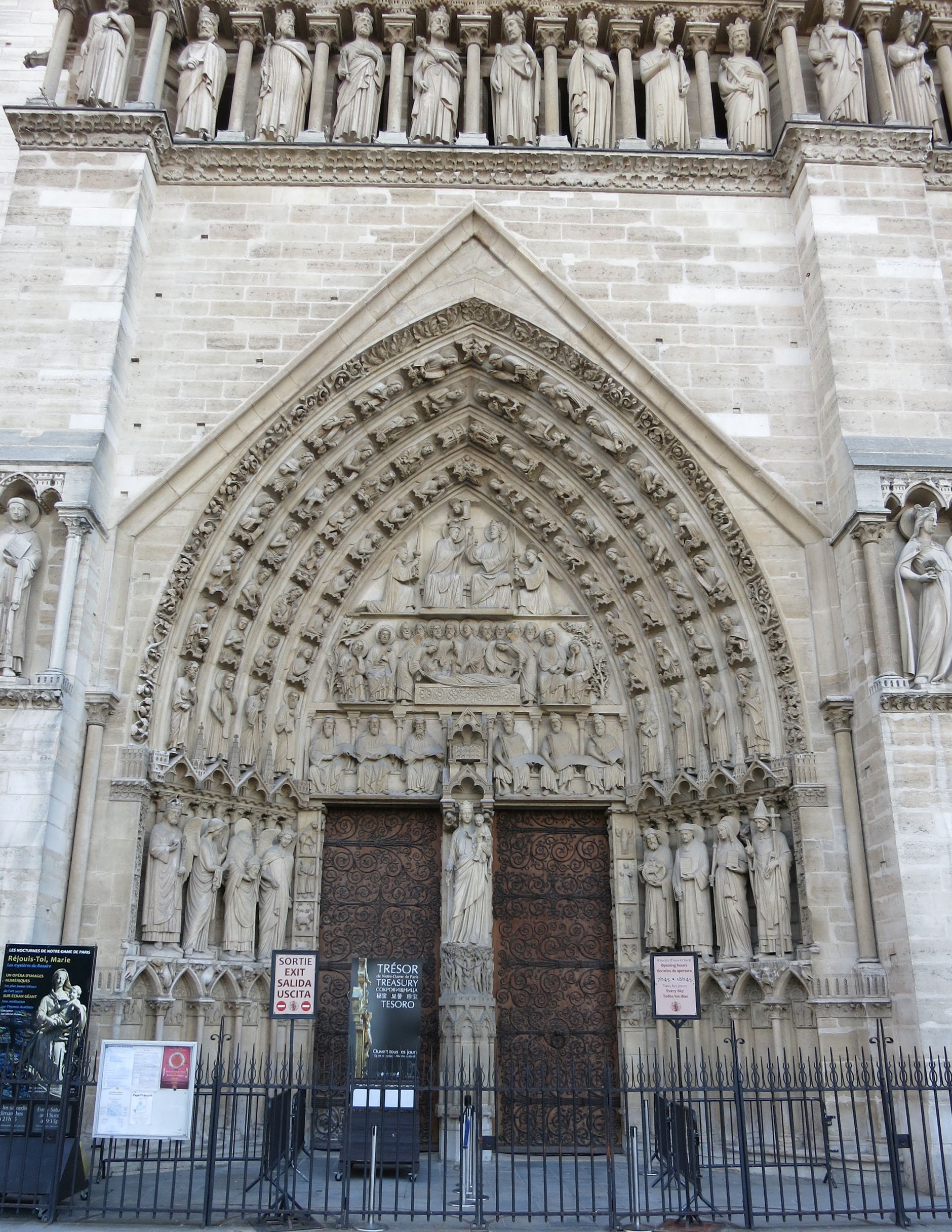 Facade of Notre-Dame Cathedral in Paris: Le tympan du portail de la Vierge