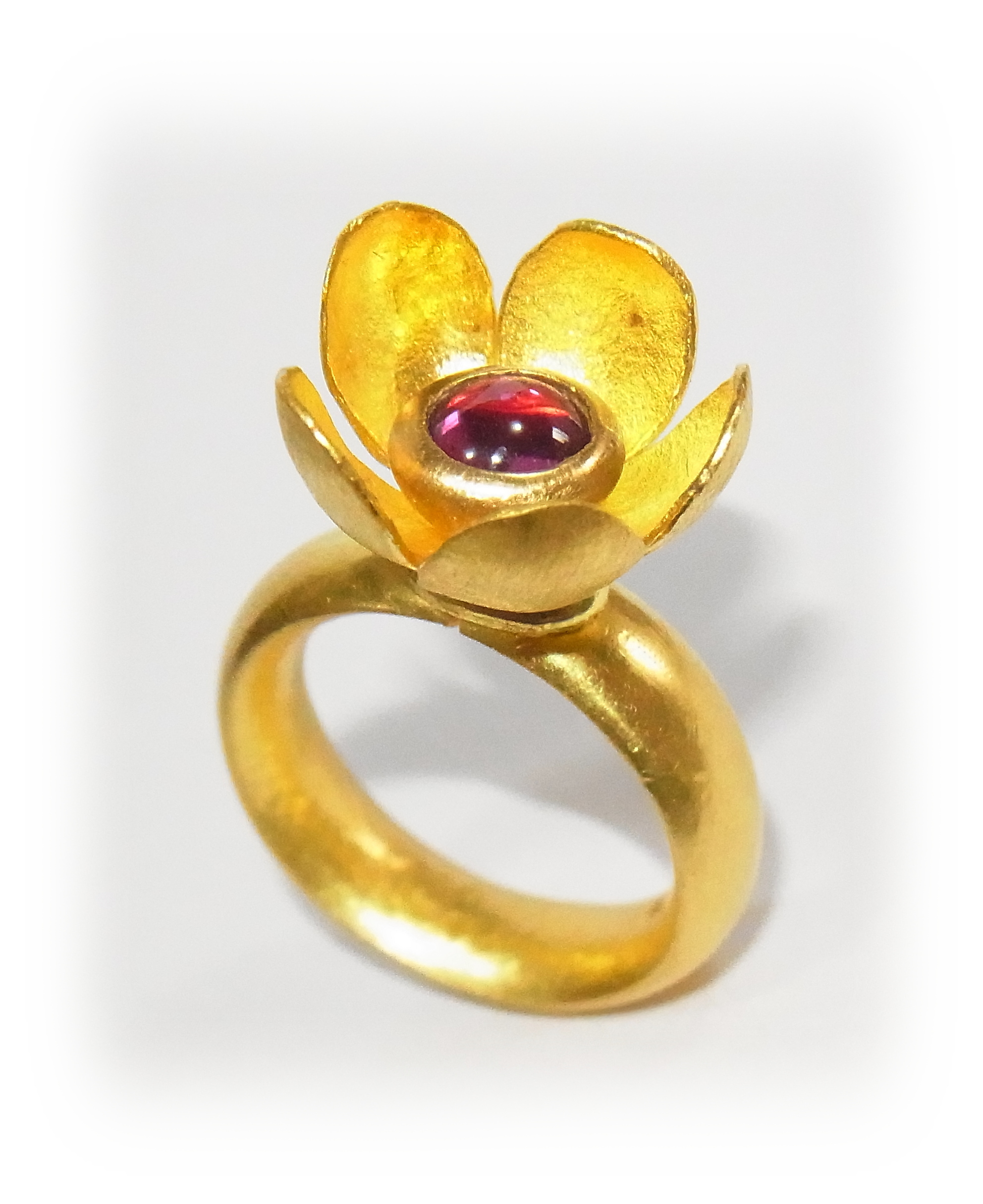 Gold flower ring with cabochon Ruby