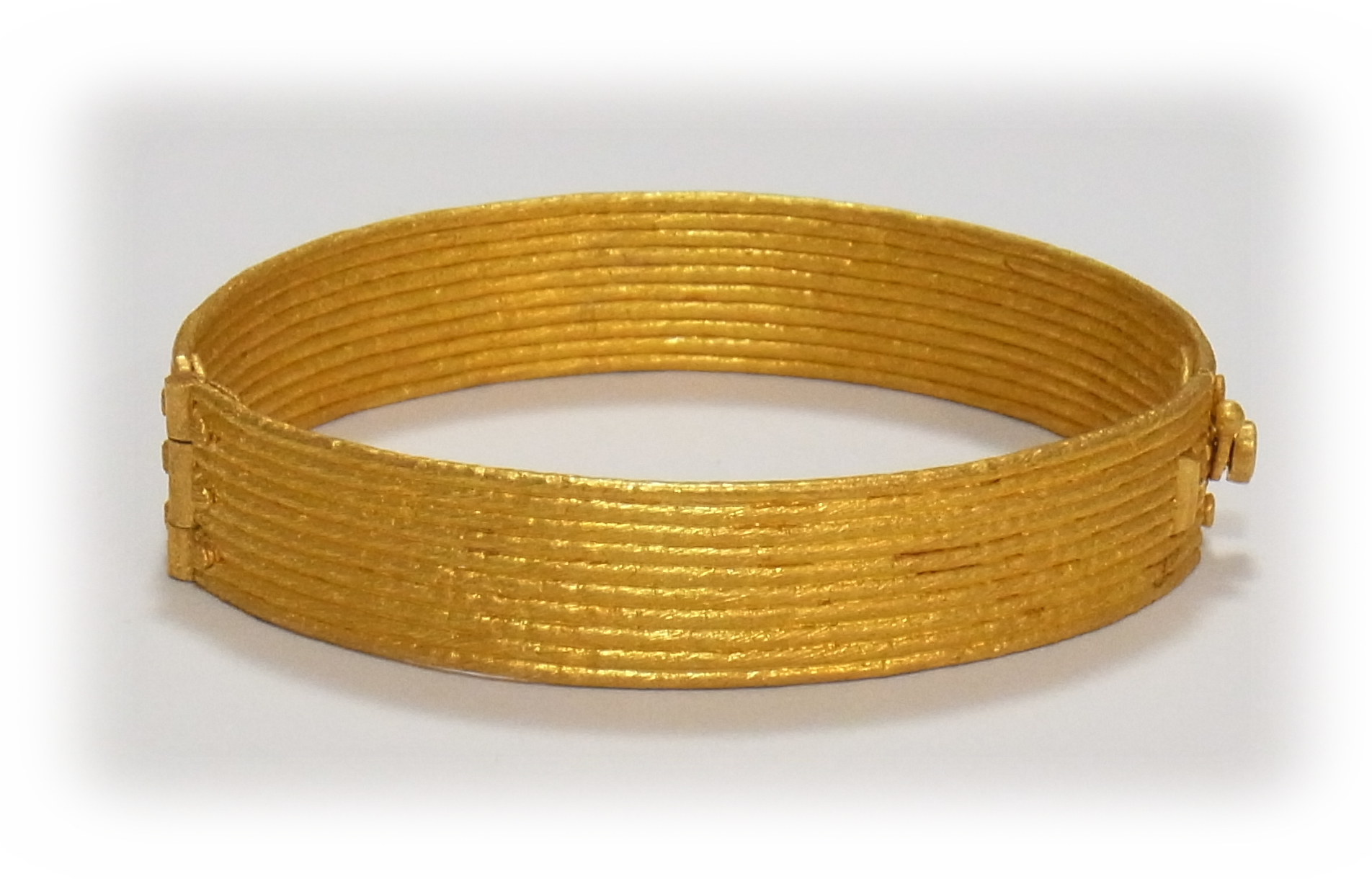 Gold ribbon bracelet