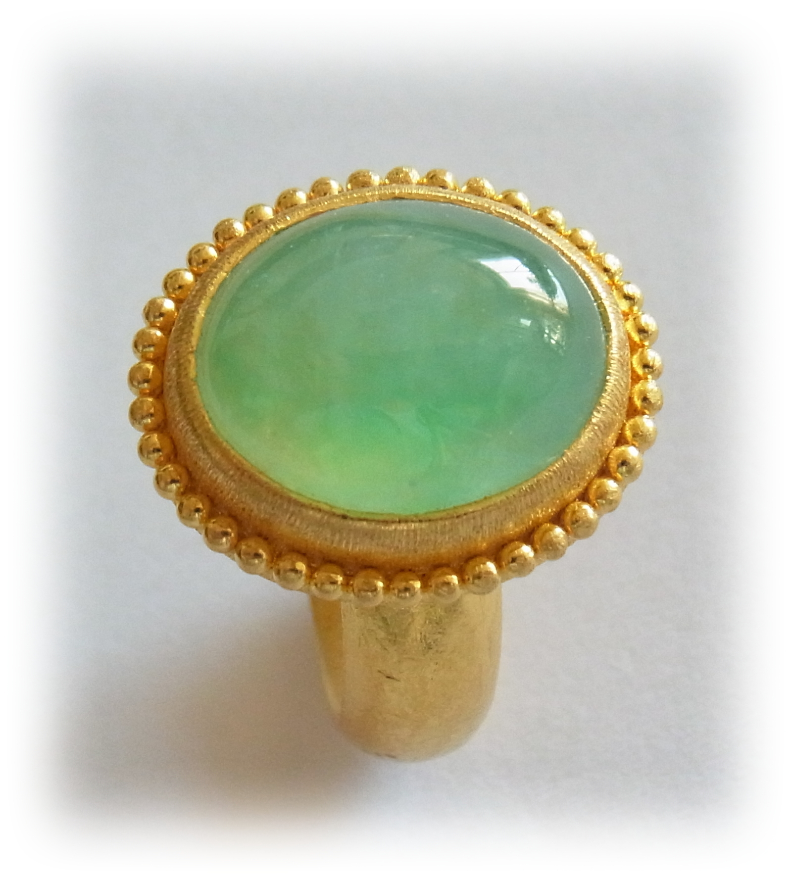 Oval-cabochon Jadeite ring with gold granulation(Top)