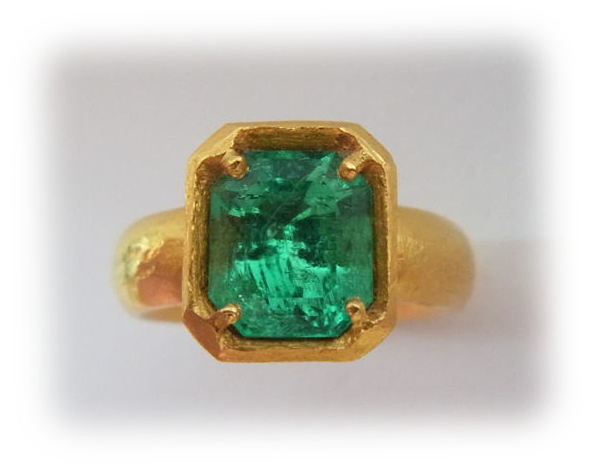 Rectangle emerald gold ring (Top)